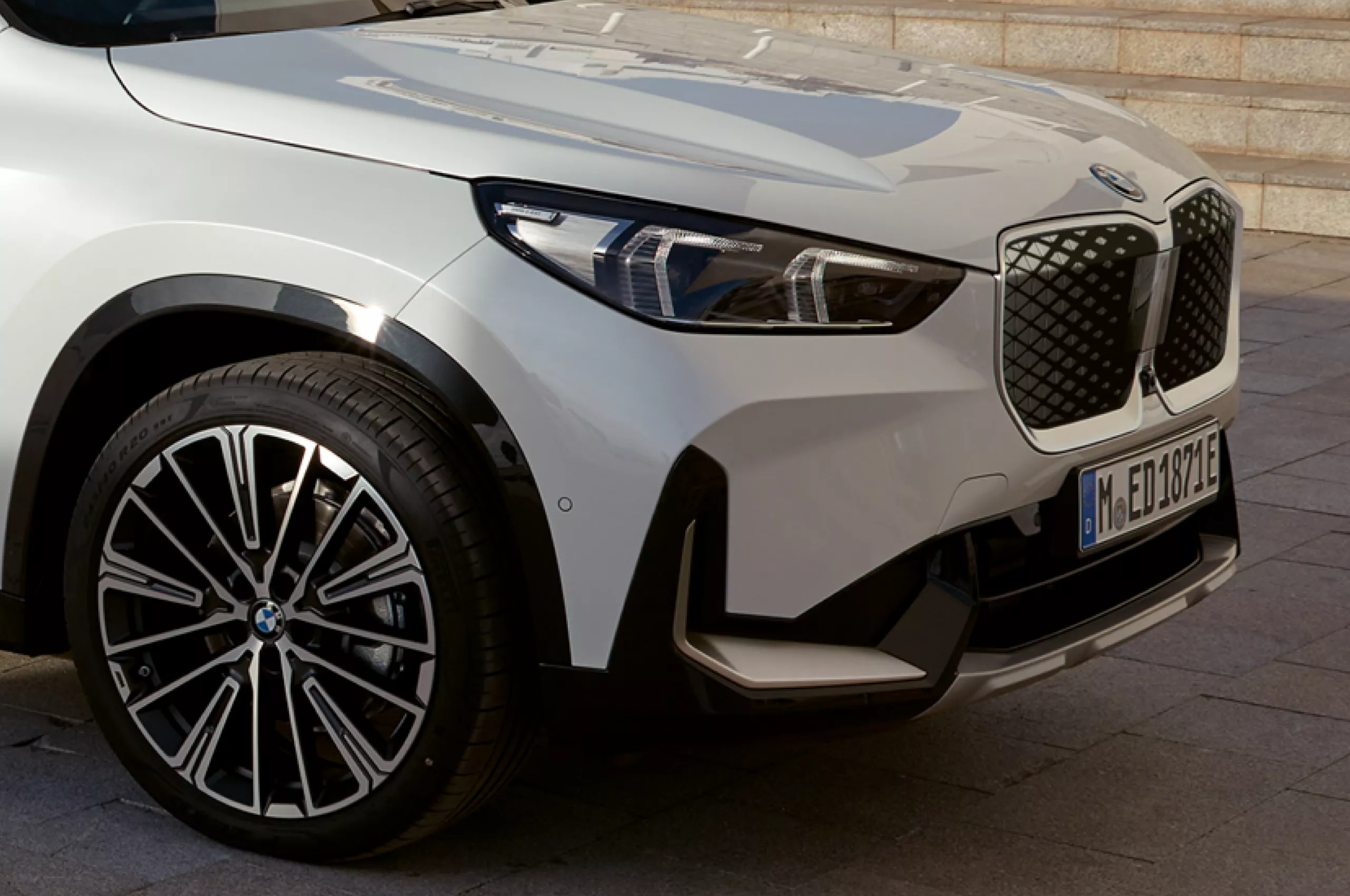 BMW-iX1-web